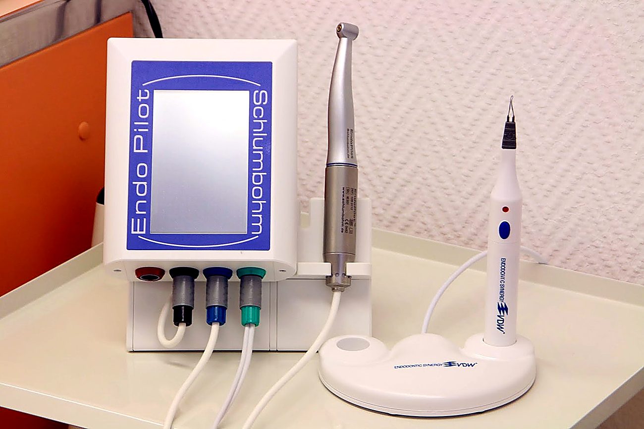 Modernes endodontisches Behandlungsgerät